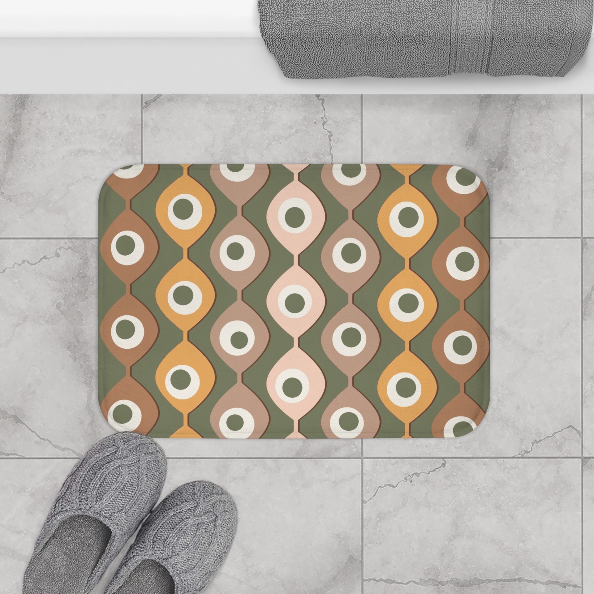 Small Green Mid-Century Bath Mat, 70s Abstract Circles Pattern